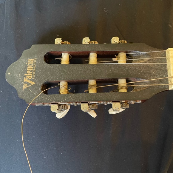 Valencia guitar that a 6 string three plastic and three metal strings. - Picture 6 of 6